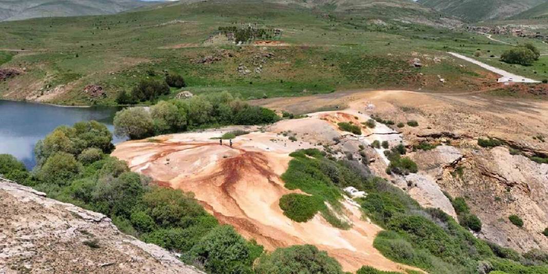 Tarihe adını veren bölge kırmızı tonuyla büyülüyor! Dünyanın nadir oluşumlarından 2